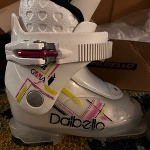 Dalbello girls size 8 ski boots